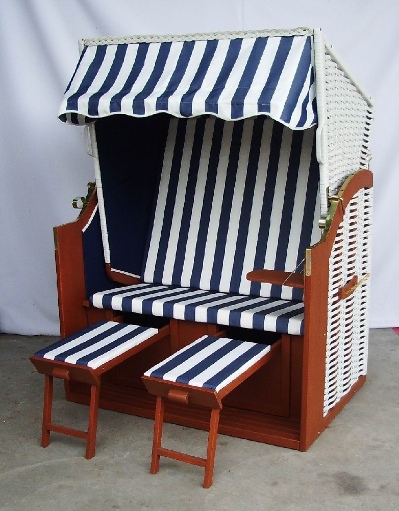 Foldable rattan beach chair