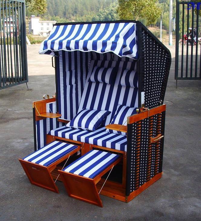 Foldable rattan beach chair